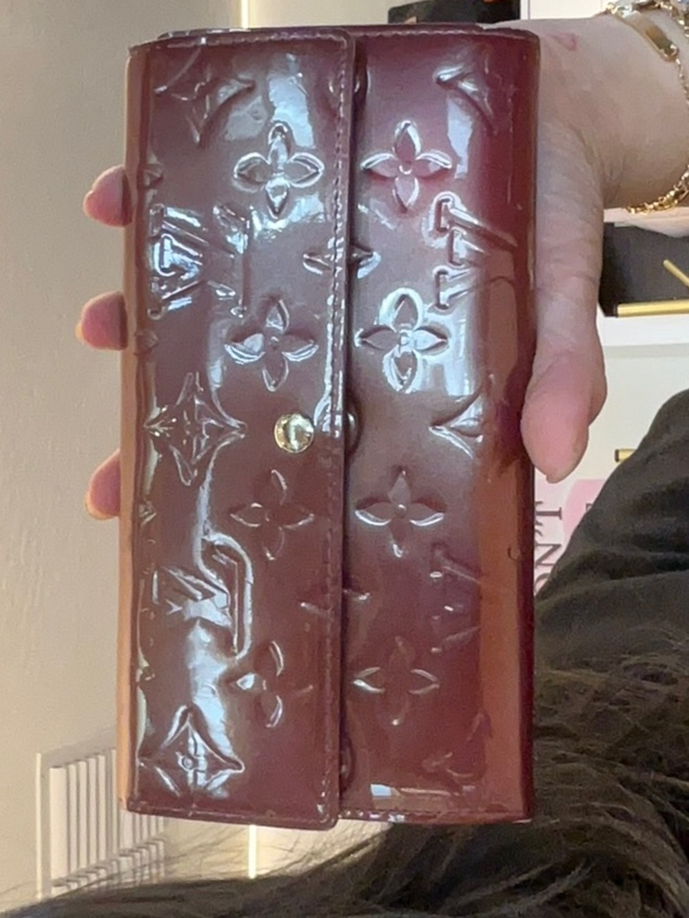 83. lv Vernis sold as is desc in live no cancel/returns